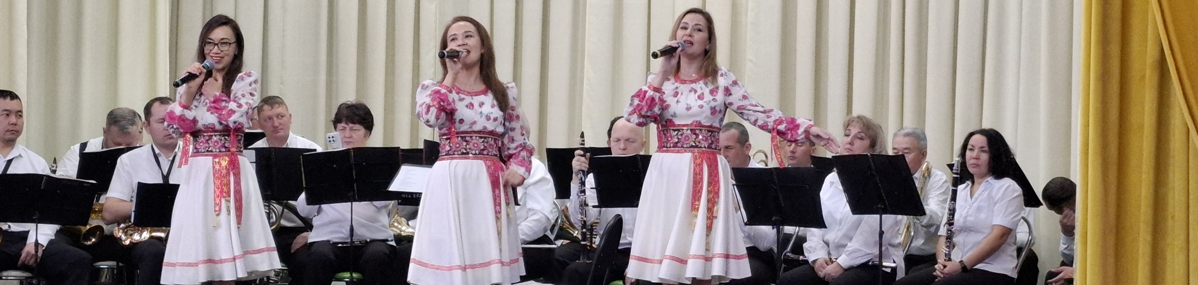 Праздничный концерт в АУСО «У-У КЦ «Доверие»