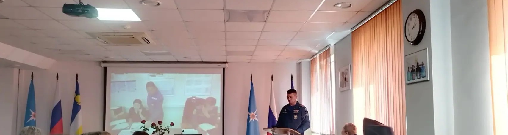 «На страже спокойствия: психологи АУСО «У-У КЦ „Доверие“ переняли опыт МЧС по работе на „Горячей линии“»